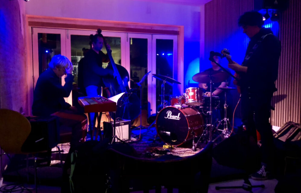 Eerste jamsessie in café Nelson